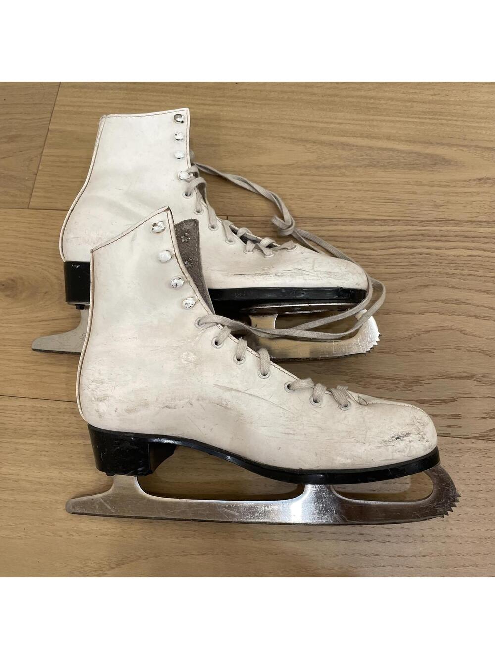 White Figure Skates – Kids/Youth Size 10 (Classic Style)